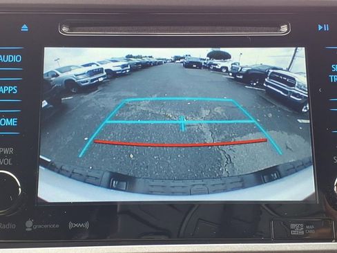 Used 2017 Toyota Tacoma TRD Off-Road w/ Tow Package (A/T) AWD/4WD image 10