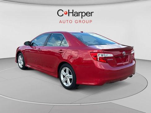 Used 2014 Toyota Camry SE w/ Moonroof Package FWD image 5