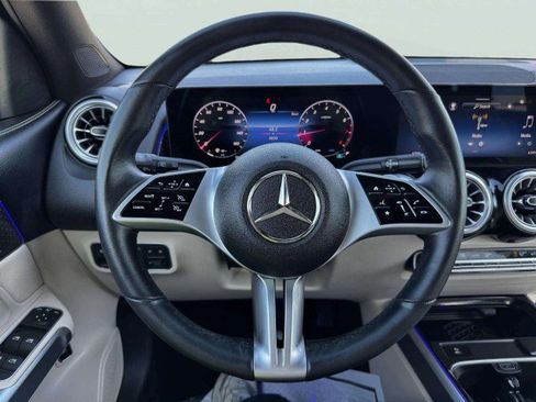 Used 2025 Mercedes-Benz GLB 250 image 25