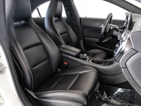 Used 2018 Mercedes-Benz CLA 250 image 33