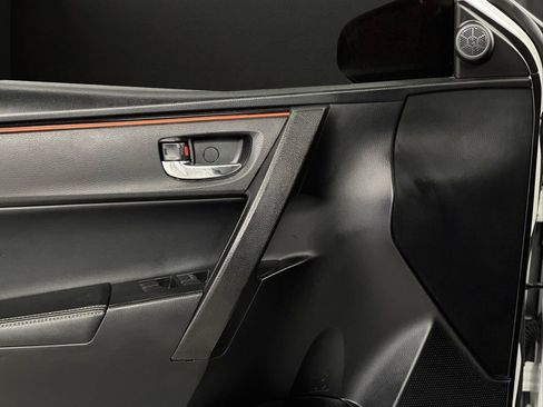Used 2018 Toyota Corolla SE FWD image 25