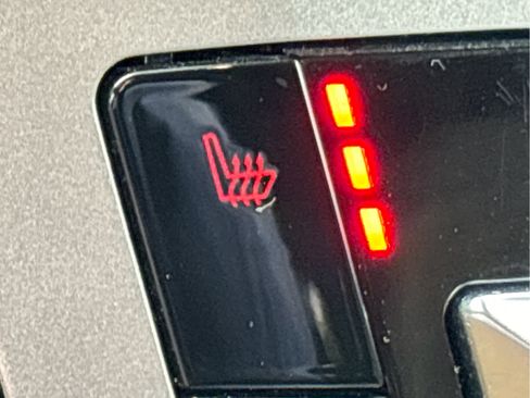 Used 2023 Ford Explorer XLT image 17