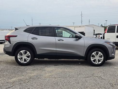 Used 2024 Chevrolet Trax LS w/ Driver Confidence Package FWD image 6