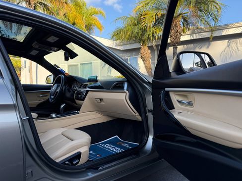 Used 2018 BMW 330i Sedan w/ Convenience Package RWD image 11