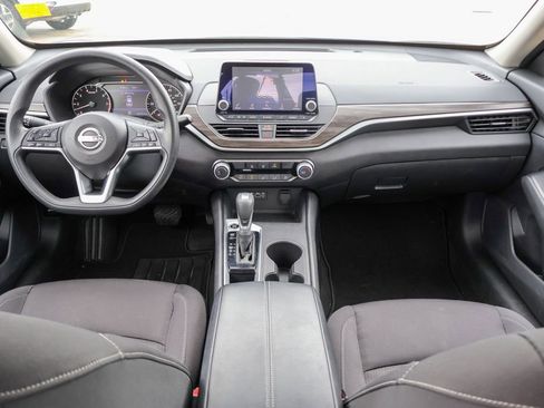Used 2025 Nissan Altima 2.5 SV FWD image 6
