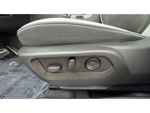 Certified 2025 Buick Envision Sport Touring image 25