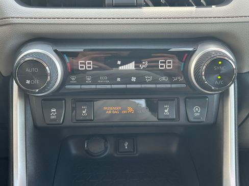 Certified 2022 Toyota RAV4 XLE w/ Convenience Package AWD/4WD image 31