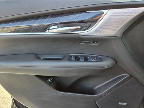 Used 2023 Cadillac XT6 Premium Luxury AWD/4WD image 38