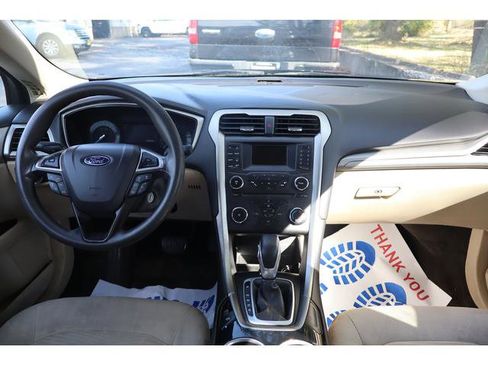 Used 2016 Ford Fusion SE image 8