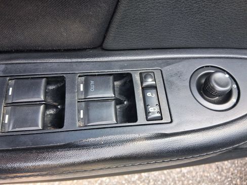 Used 2014 Chrysler 200 LX FWD image 16