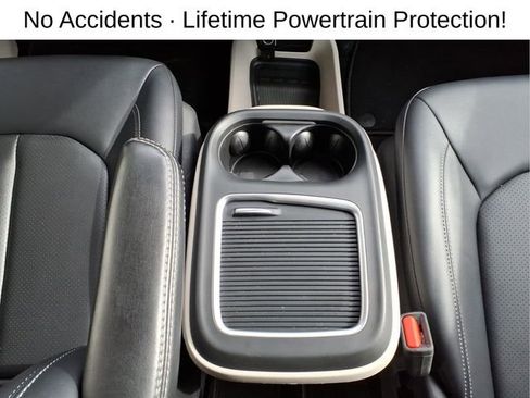 Used 2024 Chrysler Pacifica Touring-L FWD image 23