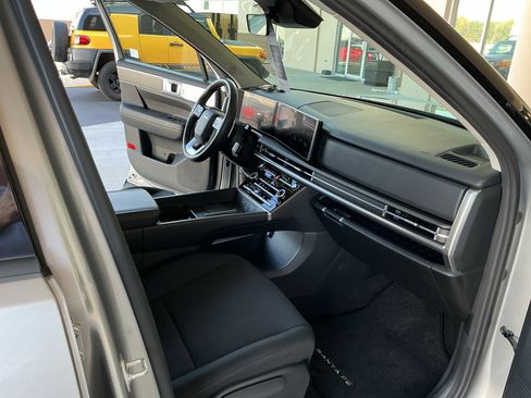 Certified 2025 Hyundai Santa Fe SE image 17