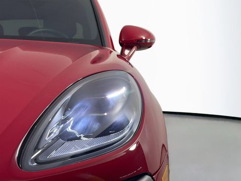 Certified 2023 Porsche Macan image 15
