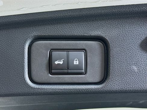 Used 2025 Nissan Pathfinder SL image 31