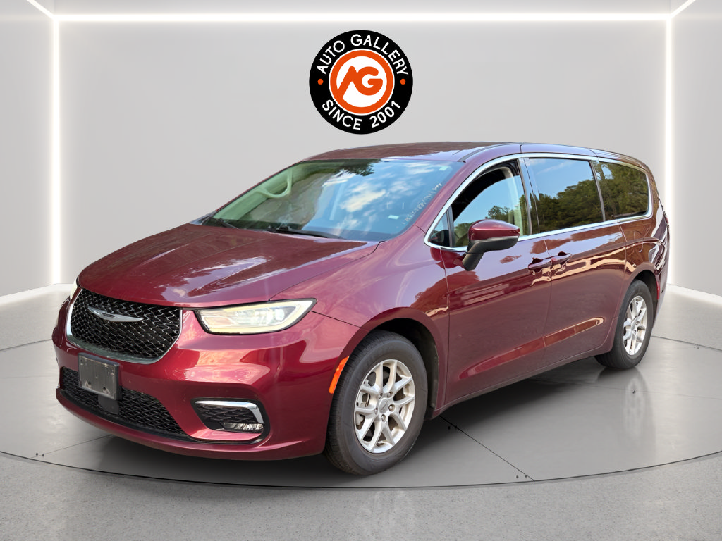 Used 2023 Chrysler Pacifica Touring-L FWD image 3