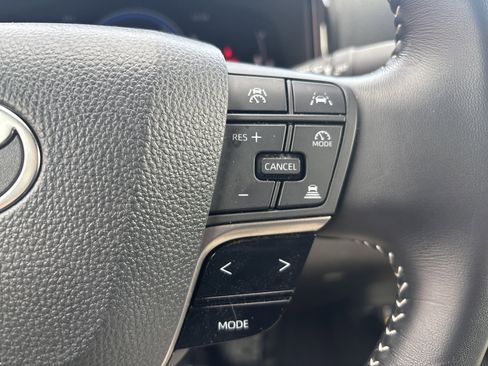 Used 2025 Toyota Camry SE image 19