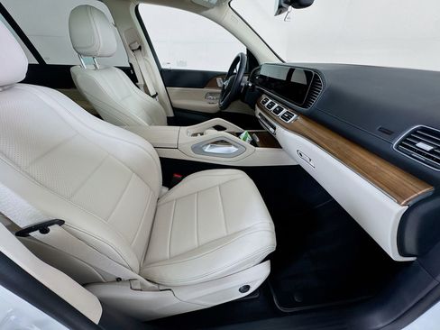 Certified 2026 Mercedes-Benz GLS 450 4MATIC image 32