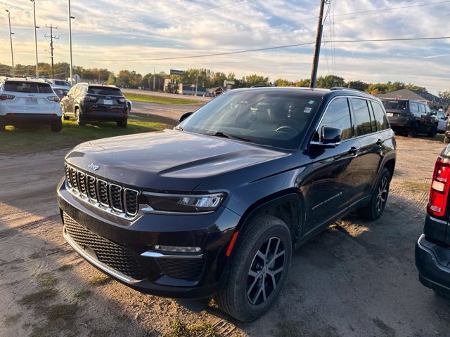 Used 2024 Jeep Grand Cherokee Limited AWD/4WD image 3