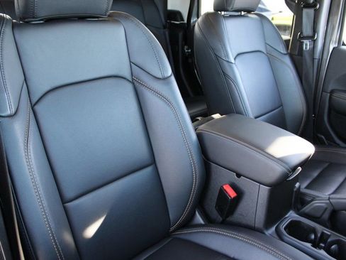 Used 2025 Jeep Gladiator Willys image 27