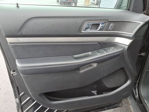 Used 2018 Ford Explorer XLT w/ Equipment Group 202A AWD/4WD image 11