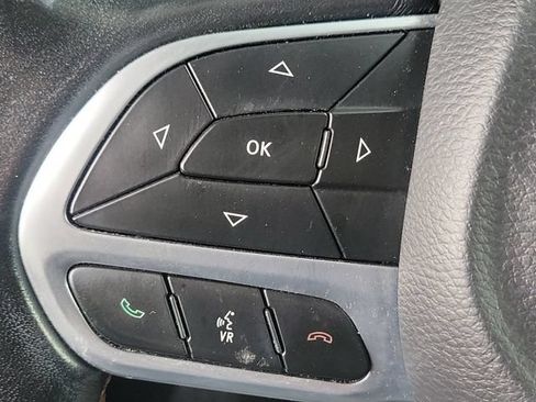 Used 2019 Chrysler Pacifica Touring-L FWD image 8