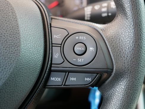 Used 2021 Toyota RAV4 LE AWD/4WD image 29