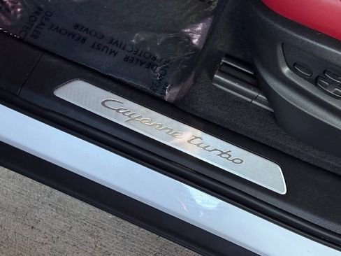 Used 2022 Porsche Cayenne Turbo AWD/4WD image 23