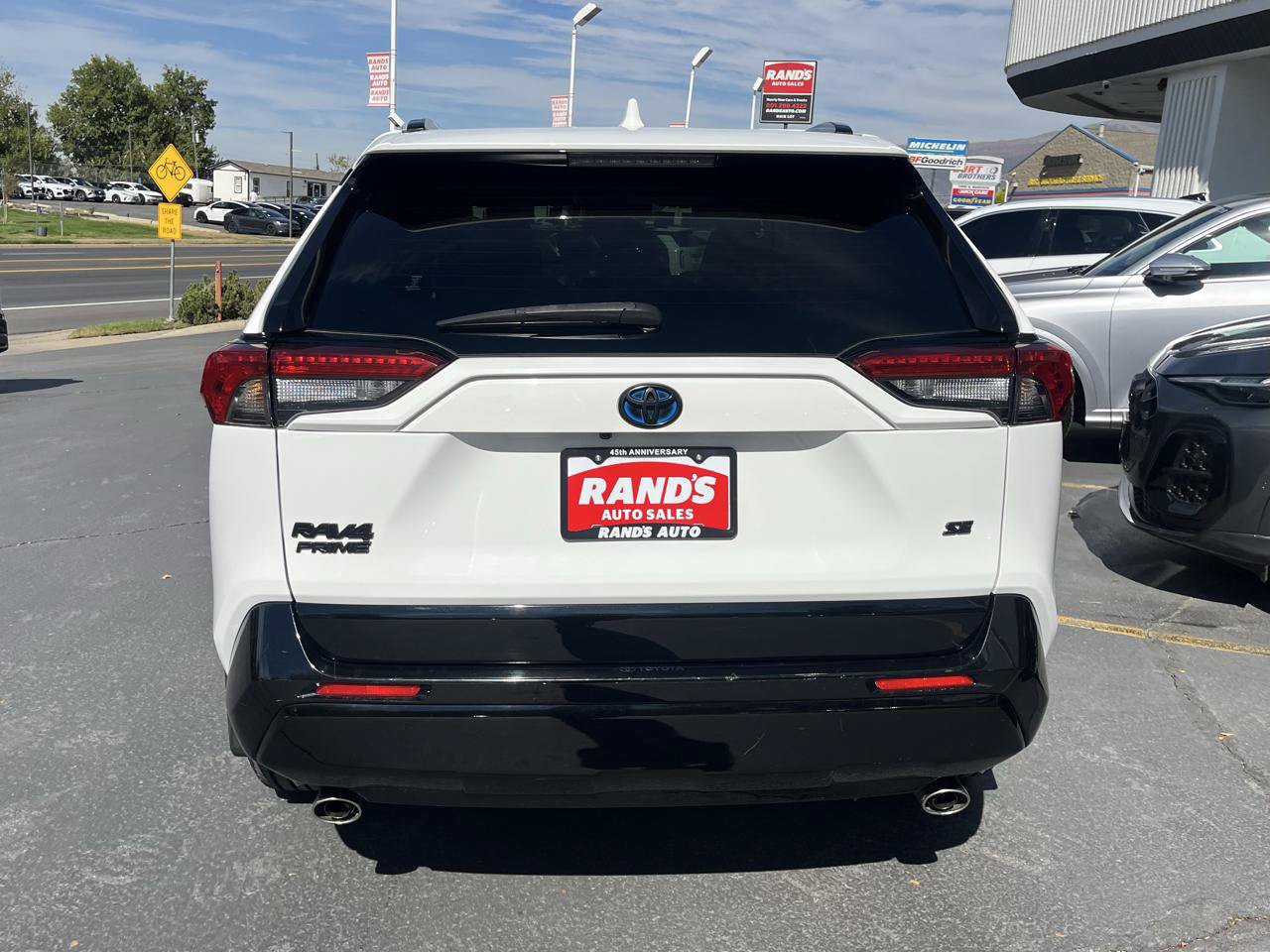 Used 2022 Toyota RAV4 SE w/ Weather & Moonroof Package AWD/4WD image 11