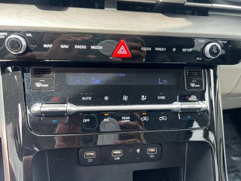Certified 2023 Kia Carnival SX FWD image 22