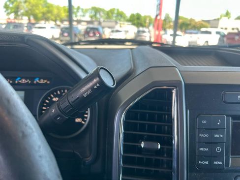 Used 2015 Ford F150 XLT AWD/4WD image 18