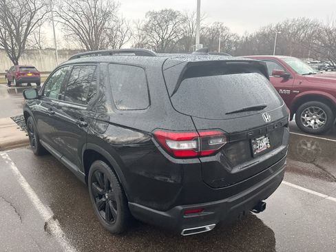 Used 2025 Honda Pilot Black Edition image 4