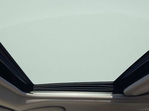 Used 2019 Toyota RAV4 XLE Premium FWD image 17