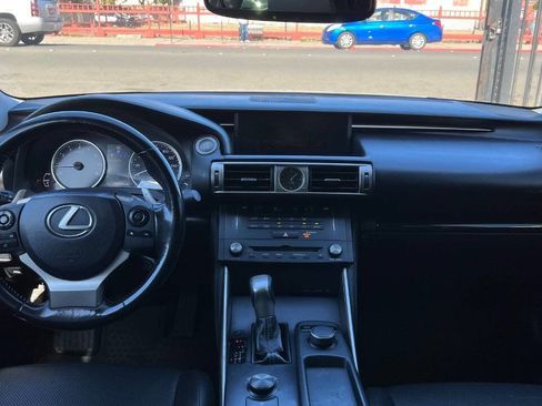 Used 2015 Lexus IS 250 RWD image 9