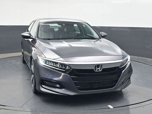 Used 2020 Honda Accord Touring image 2