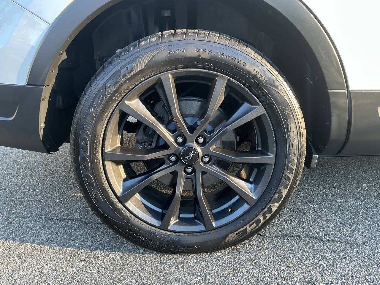 Used 2019 Ford Explorer XLT w/ Equipment Group 202A AWD/4WD image 10