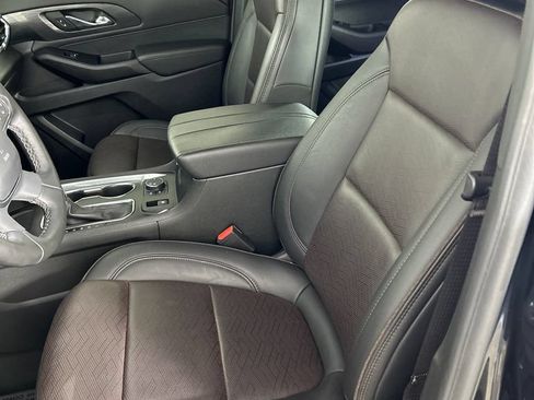 Used 2023 Chevrolet Traverse High Country FWD image 12