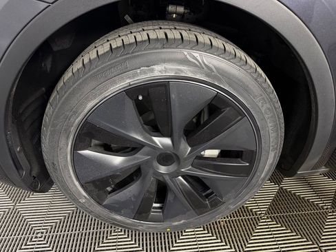 Used 2024 Tesla Model Y Long Range AWD/4WD image 10