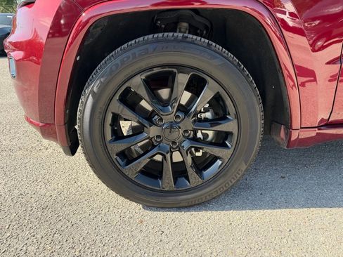 Used 2022 Jeep Grand Cherokee Laredo X RWD image 9