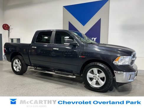 Used 2018 RAM 1500 Classic SLT w/ SLT Plus D←cor Group AWD/4WD image 3