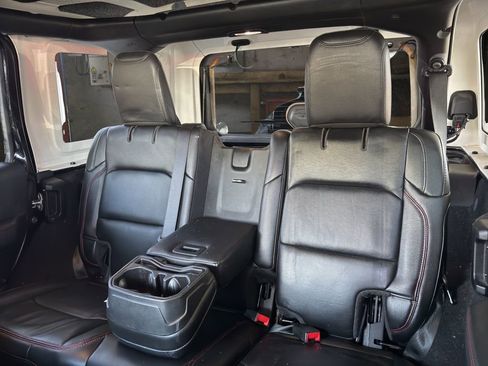 Used 2019 Jeep Wrangler Unlimited Rubicon AWD/4WD image 12