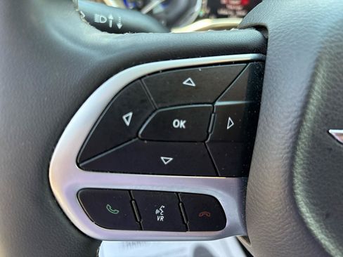 Used 2023 Chrysler Pacifica Limited FWD image 18