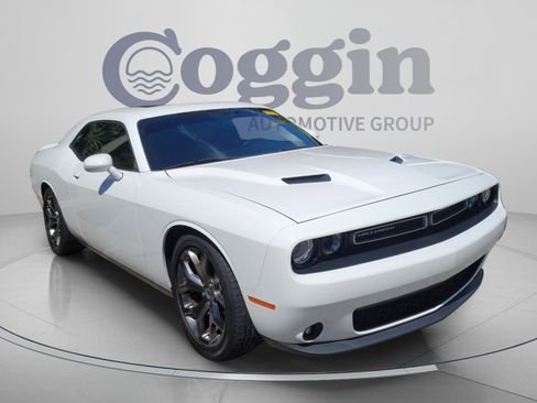 Used 2016 Dodge Challenger SXT Plus RWD image 10