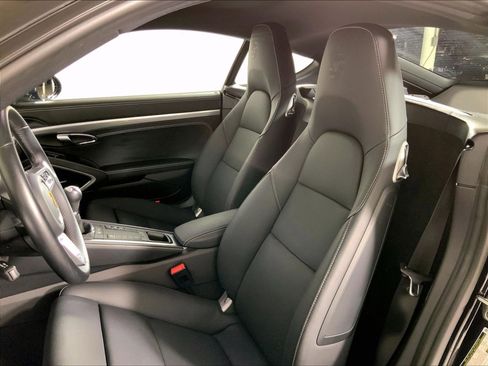 Used 2025 Porsche 718 Cayman RWD image 5