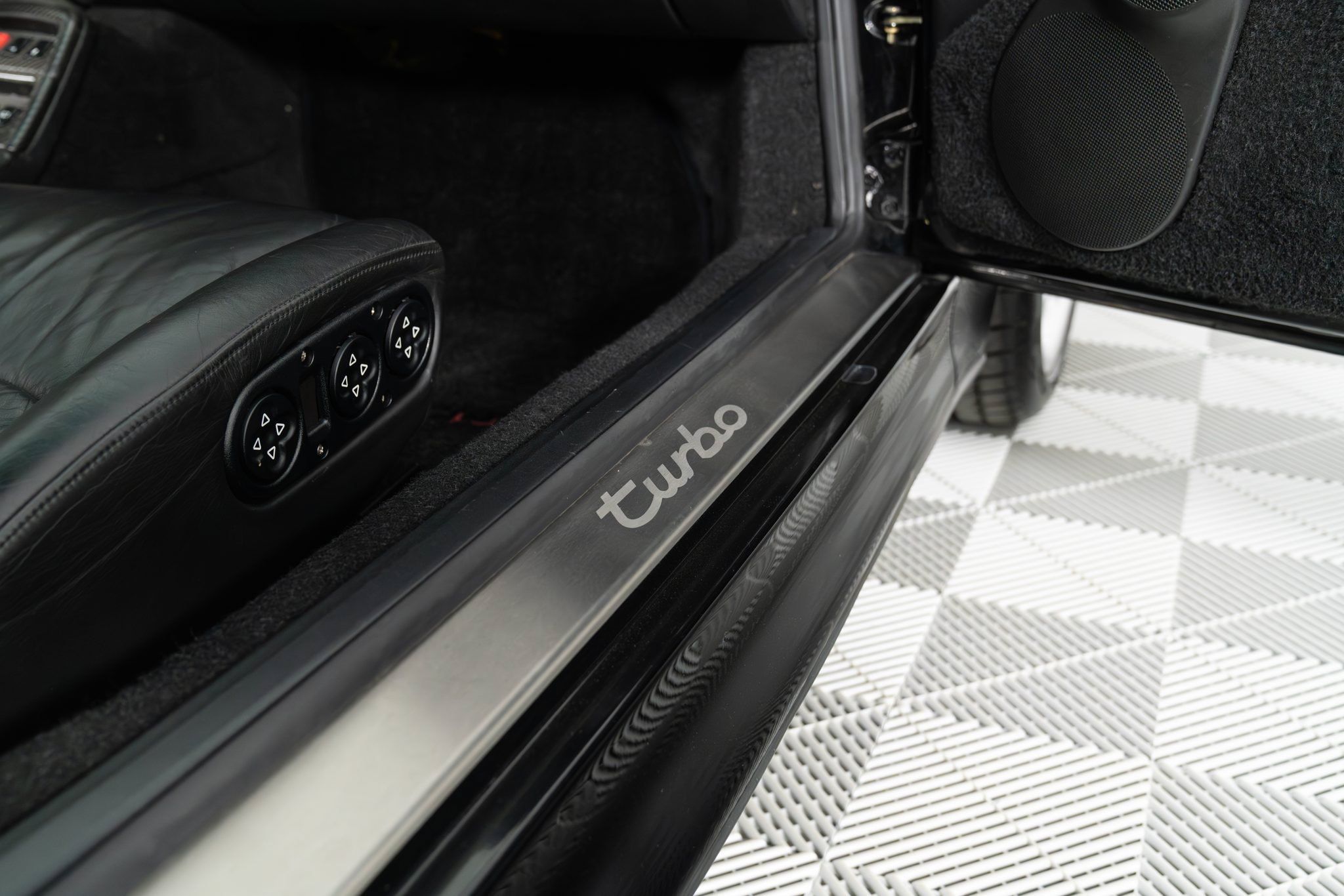 Used 1996 Porsche 911 Turbo RWD image 13