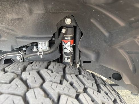 Used 2025 Jeep Gladiator Mojave AWD/4WD image 4