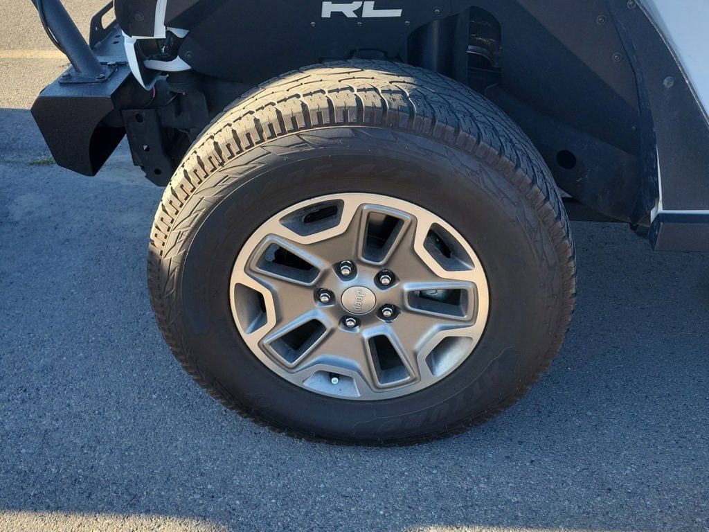 Used 2018 Jeep Wrangler Sport AWD/4WD image 4