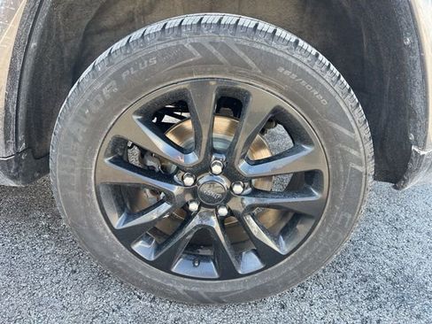 Used 2017 Jeep Grand Cherokee Altitude image 38