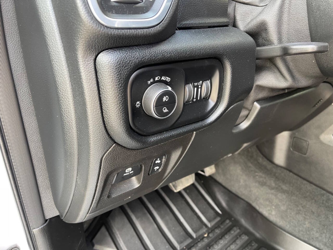Used 2022 RAM 1500 Laramie w/ Night Edition AWD/4WD image 10