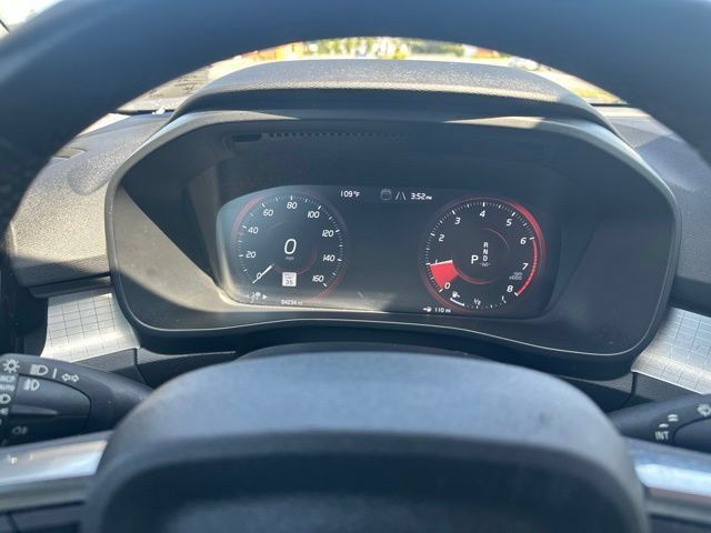 Used 2022 Volvo XC40 T4 Momentum FWD image 25