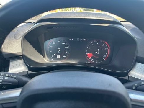 Used 2022 Volvo XC40 T4 Momentum FWD image 25